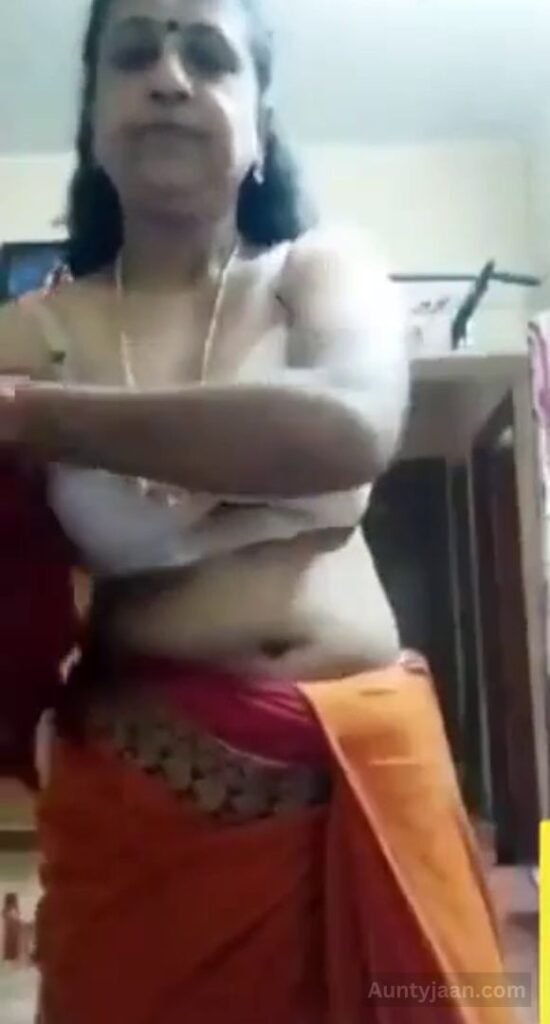aunty desi saree nude