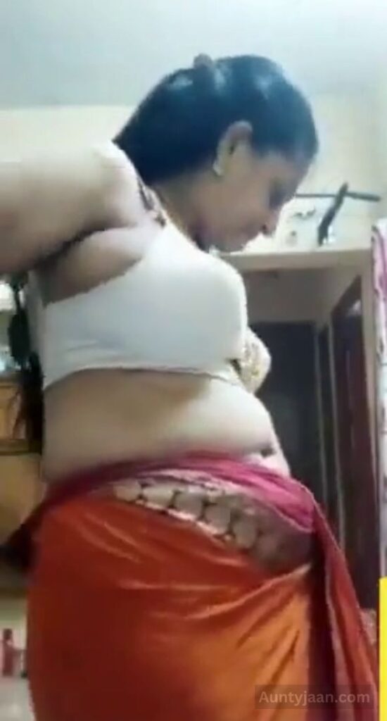 aunty desi saree nude