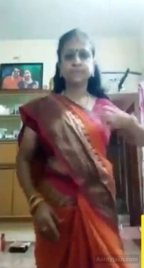 aunty desi saree nude