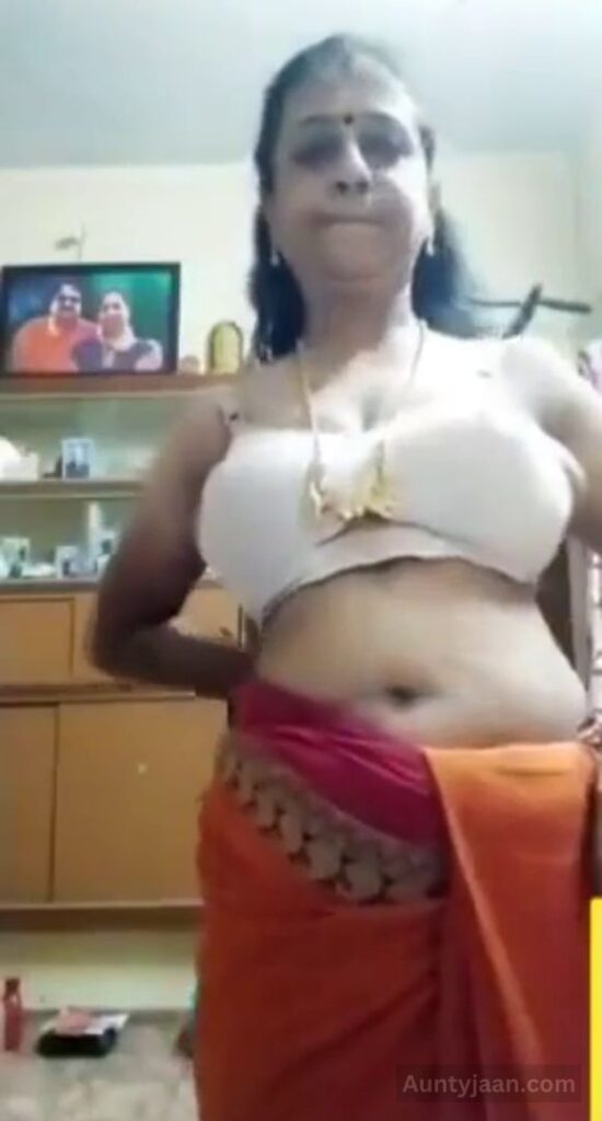 aunty desi saree nude