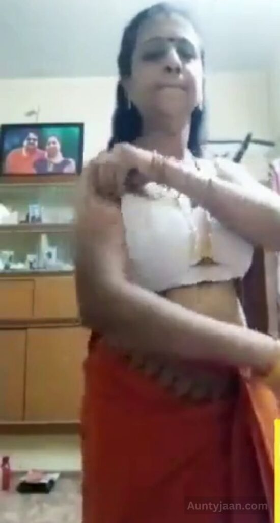 aunty desi saree nude