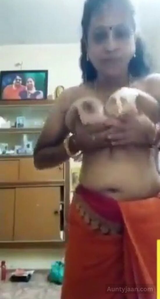 aunty desi saree nude